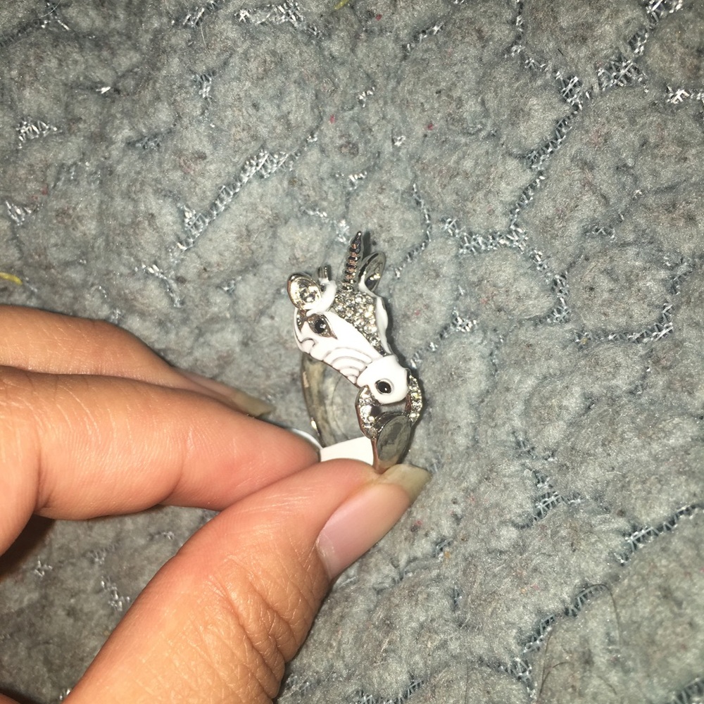 🌺3 for $15🌺 White and Silver Unicorn Ring